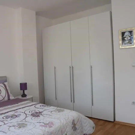 Mit Garten In Der Naehe Des Zentrums By Interhome Πούλα