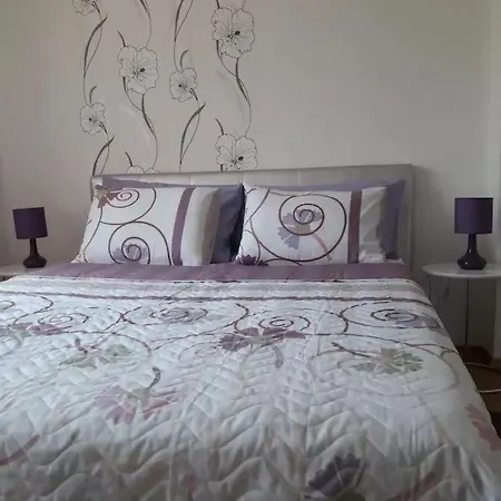 Mit Garten In Der Naehe Des Zentrums By Interhome Pula