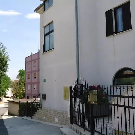 Mit Garten In Der Naehe Des Zentrums By Interhome Διαμέρισμα Πούλα