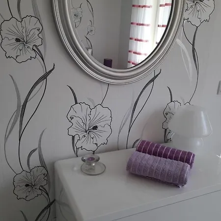 Apartment Mit Garten In Der Naehe Des Zentrums By Interhome