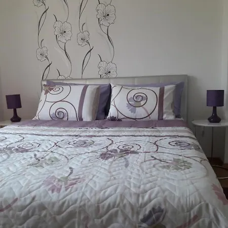 Mit Garten In Der Naehe Des Zentrums By Interhome Pula