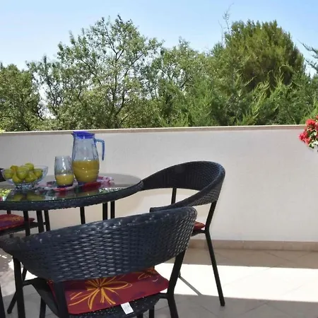 Mit Garten In Der Naehe Des Zentrums By Interhome