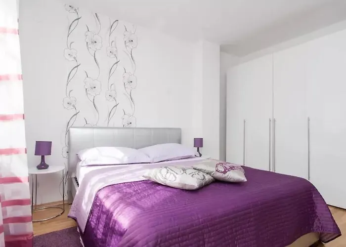 Mit Garten In Der Naehe Des Zentrums By Interhome