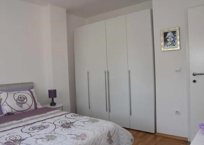 Mit Garten In Der Naehe Des Zentrums By Interhome Pula