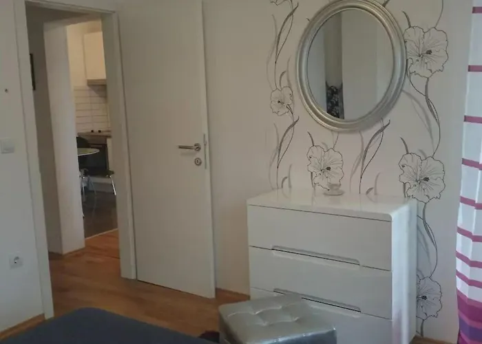 Mit Garten In Der Naehe Des Zentrums By Interhome