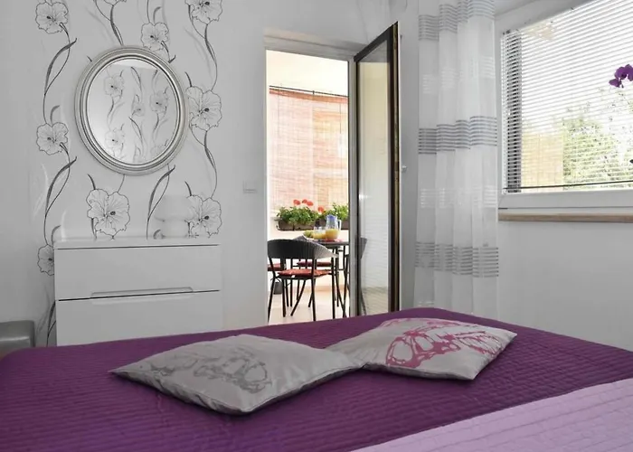 Mit Garten In Der Naehe Des Zentrums By Interhome Pula