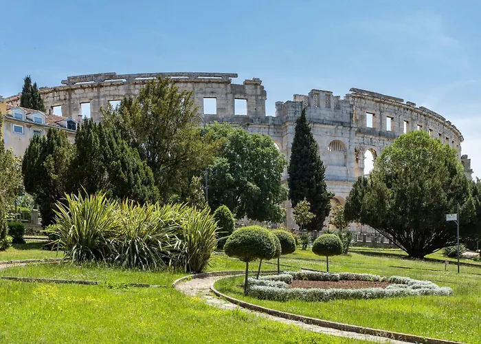 Lägenhet Mit Garten In Der Naehe Des Zentrums By Interhome