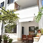 Апартаменти Mit Garten In Der Naehe Des Zentrums By Interhome Пула