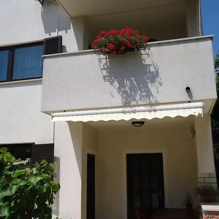 Mit Garten In Der Naehe Des Zentrums By Interhome *