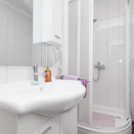 Appartamento Mit Garten In Der Naehe Des Zentrums By Interhome Pola