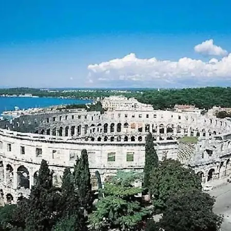 Mit Garten In Der Naehe Des Zentrums By Interhome Apartment