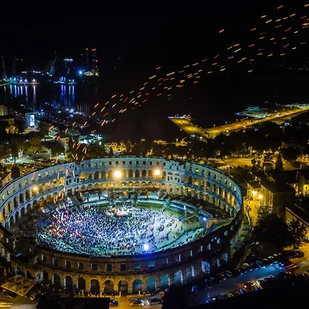 Mit Garten In Der Naehe Des Zentrums By Interhome Pola