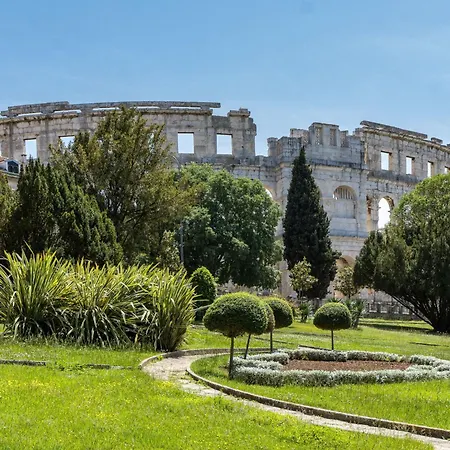 Appartamento Mit Garten In Der Naehe Des Zentrums By Interhome