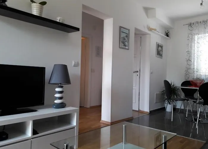 Apartment Mit Garten In Der Naehe Des Zentrums By Interhome Pula