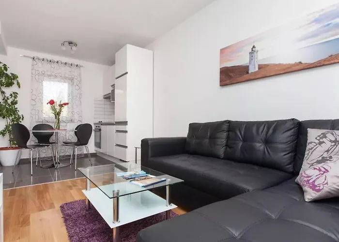 Mit Garten In Der Naehe Des Zentrums By Interhome