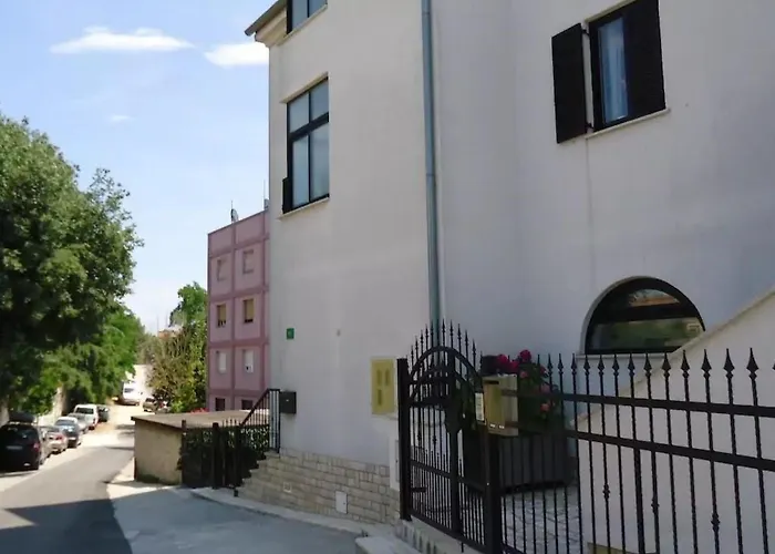 Mit Garten In Der Naehe Des Zentrums By Interhome Appartement Pula