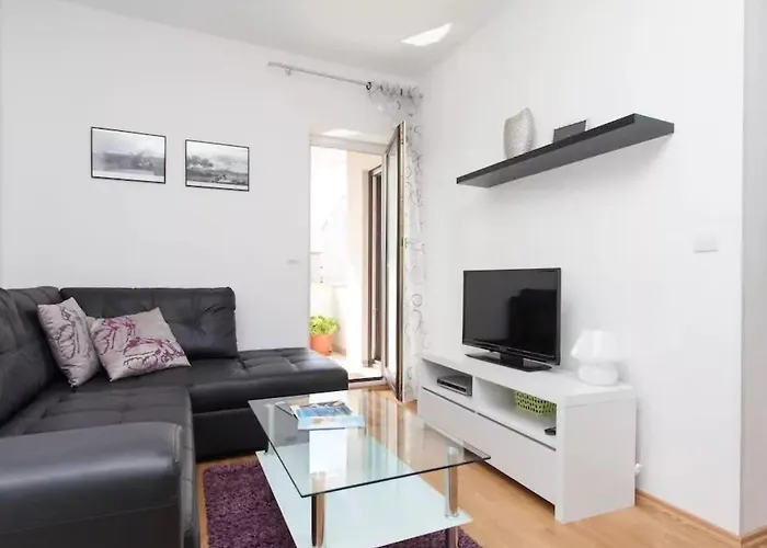 Mit Garten In Der Naehe Des Zentrums By Interhome * Pula