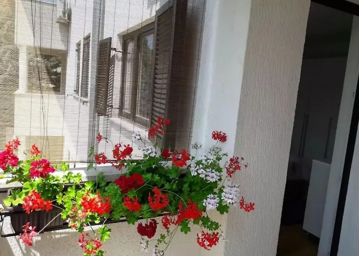 Apartment Mit Garten In Der Naehe Des Zentrums By Interhome *