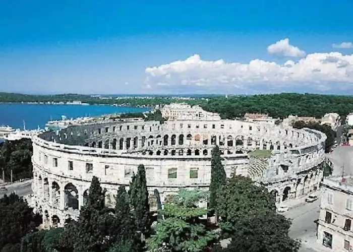 Mit Garten In Der Naehe Des Zentrums By Interhome Appartement