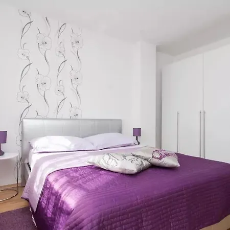 Mit Garten In Der Naehe Des Zentrums By Interhome