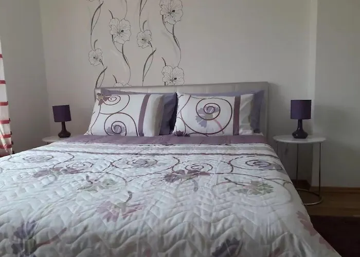 Mit Garten In Der Naehe Des Zentrums By Interhome Pula